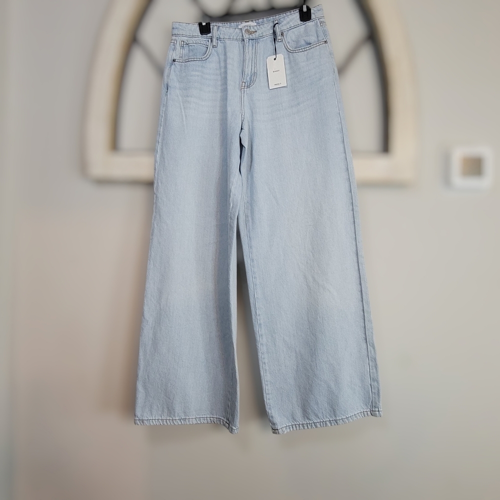 *NWT* FOREVER 21, Mid-rise, Baggy Fit, Wide Straight, Light Wash Denim , Sz 28 - Picture 2 of 6